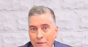 O querido meteorologista da TV revelou o motivo doloroso pelo qual começou a falar com uma voz rouca e hesitante