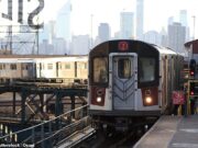 Adolescente esfaqueado até a morte na frente de passageiros em pânico no metrô de Manhattan durante a hora do rush