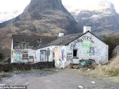 A casa de campo ‘monstruosa’ de Jimmy Savile nas Highlands foi finalmente demolida após protestos sobre as ligações do notório pedófilo com crimes hediondos