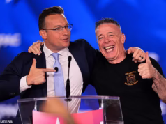 O chefe deposto da fronteira, Greg Bovino, recebe as boas-vindas da estrela do rock do CPAC, o que deixa Tom Homan ‘furioso’