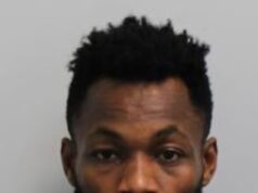 Momento dramático, sequestrador de migrantes é preso depois que uma vítima de raciocínio rápido tira uma foto dele