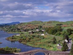Moradores veem luzes vermelhas em pontes do outro lado do Atlântico