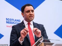 Sarwar descrito como ‘desesperado’ para atrair insurgentes para o campo do Sim