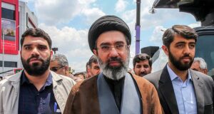 Trump confirma que a CIA lhe disse que o novo aiatolá do Irão era gay: “Isso deu-lhe um mau começo naquele país”