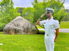 Veteranos furiosos com ‘fotos falsas de cemitério’ enquanto candidato democrata rouba bravatas