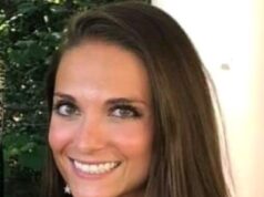 O marido da professora pediu-a em casamento na frente da turma… agora acusado de agredir sexualmente uma de suas alunas