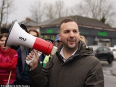 Jack Polanski está enfrentando uma reação negativa de sua própria família, pois temem que ele seja forçado a deixar o Reino Unido se o líder do Partido Verde se tornar primeiro-ministro.