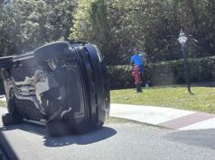 A lenda do golfe Tiger Woods é presa e acusada de DUI após capotamento de carro na Flórida