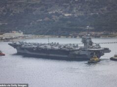 O novo porta-aviões americano de 13 mil milhões de dólares é forçado a recuar da guerra do Irão porque as sanitas ecológicas não dão descarga… enquanto os nossos corajosos marinheiros recorreram a dormir no chão depois de parte do navio ter pegado fogo