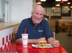 O CEO da Five Guys diz que pagou US$ 1,5 milhão em bônus para evitar a morte de trabalhadores