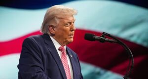 Politico remove cartoon ‘anti-semita’ retratando Trump e Netanyahu encharcados de sangue após críticas