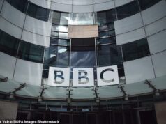 A BBC pagou quase 1,5 milhões de libras do dinheiro dos contribuintes num ano para resolver disputas com funcionários, ameaçando recorrer a um tribunal.