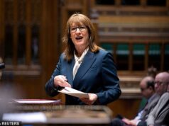 Traição aos lutadores: a fúria dos requerentes de benefícios aumenta 6,2% esta semana, os parlamentares recebem uma esmola de ‘custo de vida’ de £ 3.300 e o limite de dois filhos é cancelado