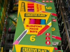 Supermercados podem ser forçados a cortar canetas para meninos e meninas após reclamação de um cliente