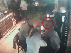 O desavergonhado ladrão argelino do momento troca a bolsa por um laptop de £ 1.700 debaixo da mesa em um bar bêbado da cidade lotado de trabalhadores