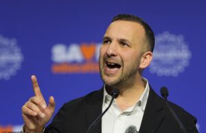 Polanski fala em aumentar os salários dos professores, reverter os testes e lutar contra a direita – tudo para tributar os ricos.