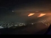 O motor de um avião da Delta pegou fogo após a decolagem de um aeroporto brasileiro, enquanto passageiros em pânico enchiam a cabine de gritos.