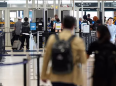 As filas da TSA finalmente ficaram mais curtas quando Trump entregou aos trabalhadores cheques de pagamento em dobro para acabar com semanas de caos nos aeroportos