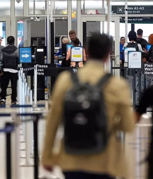 107540817-15692413-Passengers_flying_through_American_airports_found_significantly_-a-1_177492302082.avif