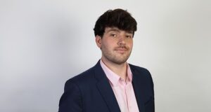 Médicos seniores estão agora ameaçando entrar em greve enquanto a Associação Médica Britânica intensifica sua disputa com o governo sobre salários