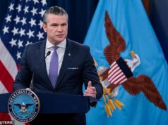 Pete Hegseth viajou secretamente para o Médio Oriente para se reunir com tropas dos EUA antes de um possível ataque terrestre ao Irão.