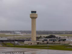 Trump ganha GRANDE depois de renomear o aeroporto da Flórida … enquanto planeja o próximo passo inédito