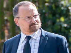 Policial casado que beijou e teve um caso com vítima de violência doméstica ‘extremamente vulnerável’ evita prisão