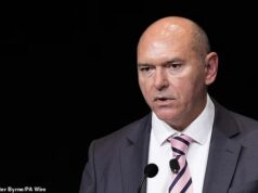 O NHS está “a poucos dias” de ficar sem alguns suprimentos devido à guerra no Irã, disse o chefe do executivo