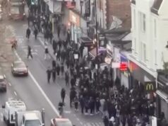 Famílias ‘barricadas dentro de lojas de rua’ enquanto multidões de jovens atacam Clapham novamente