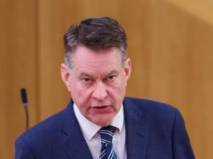 Coloque a polícia nas ruas, não nos tweets, exigem os Conservadores