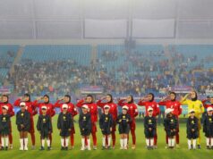 Jogadoras iranianas saúdam e cantam o hino nacional na Copa Asiática Feminina