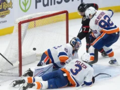 Tkachuk marcou a 11,1 segundos do fim para colocar os Senators na frente dos Islanders por 3-2.