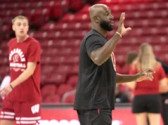 O basquete Big Ten reconheceu o técnico de Wisconsin, Sharif Chambliss