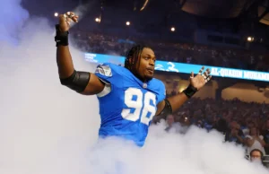 O agente livre do Lions, Al-Kadin Muhammad, assinou com os Buccaneers