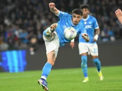 O Napoli venceu o Torino por 2 a 1, permanece invicto em casa e diminui a diferença para o segundo colocado AC Milan