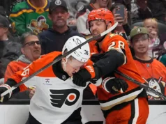 Noah Cates marca na deflexão do OT para colocar os Flyers em 3-2 sobre os Ducks