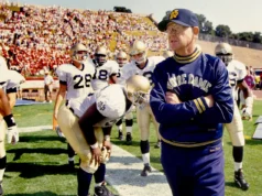 3 vezes que Lou Holtz ajudou a moldar a história dos Cowboys de outros lados