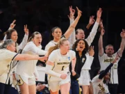 Olivia Olson e Cilla Swords levam Michigan à vitória por 71-52 sobre Louisville no Sweet 16 de março Madness