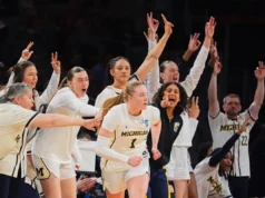 Olivia Olson e Cilla Swords levam Michigan à vitória por 71-52 sobre Louisville no Sweet 16 de março Madness
