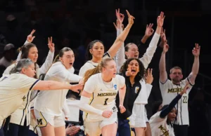 Olivia Olson e Cilla Swords levam Michigan à vitória por 71-52 sobre Louisville no Sweet 16 de março Madness