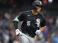Murakami fez sua estreia na MLB com um home run na derrota do White Sox por 14-2 para os Brewers.