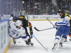 Kucherov e Cirelli lideram Lightning sobre os piores Canucks da NHL por 6-2