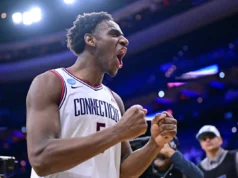 O próprio Tarris Reed Jr. Furman da UConn superou os Monsters, postando um jogo de 31 pontos e 27 rebotes.