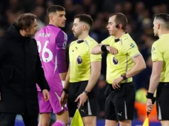 ‘Nunca mais corra Farke’ após cartão vermelho