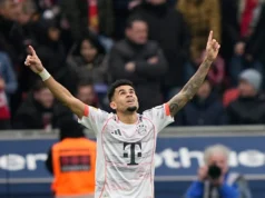 Bayern de Munique empata em 1 a 1 com o Bayer Leverkusen após 2 cartões vermelhos, Dortmund termina