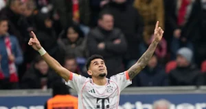 Bayern de Munique empata em 1 a 1 com o Bayer Leverkusen após 2 cartões vermelhos, Dortmund termina