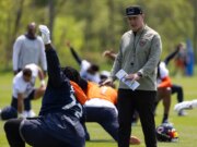 49ers contratam Matt Eberflus para substituir Gus Bradley na equipe defensiva