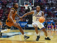 Darrin Peterson marca 28 pontos enquanto o número 4 do Kansas sobrevive ao colapso tardio contra o número 13 Cal Baptist