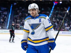 O segundo gol de Thomas no jogo levou os Blues à vitória por 3 a 2 na prorrogação sobre os Sharks