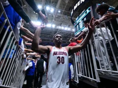 March Madness 2026: Como assistir Purdue x Arizona Elite Eight hoje à noite no torneio de basquete masculino da NCAA